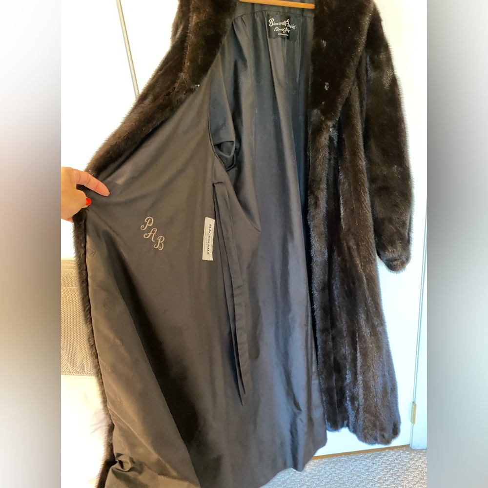 Elegant Blackglama Dark Ranch Mink Coat - Picture 10 of 12
